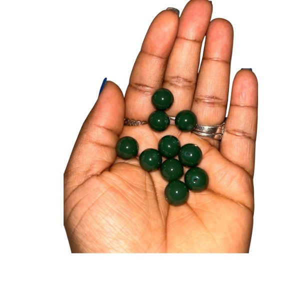 10 mm Elegant Green Beads - Picture 2 of 2